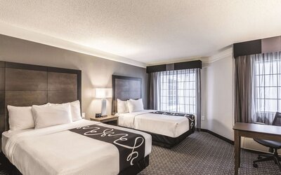La Quinta Inn & Suites by Wyndham Austin Near The Domain