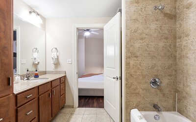 Spacious Modern Condos near French Quarter