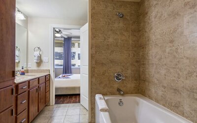 Spacious Modern Condos near French Quarter