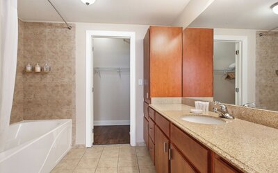 Spacious Modern Condos near French Quarter