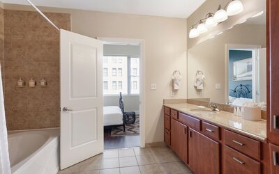Spacious Modern Condos near French Quarter
