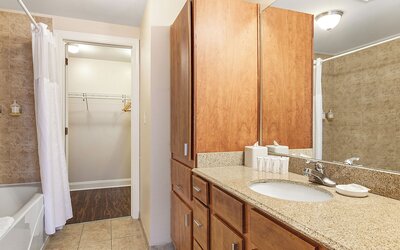 Spacious Modern Condos near French Quarter