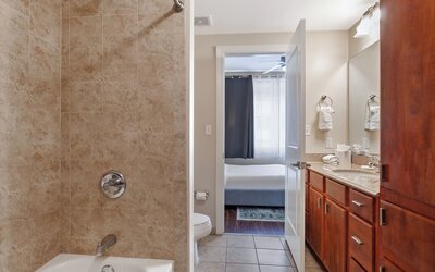 Spacious Modern Condos near French Quarter