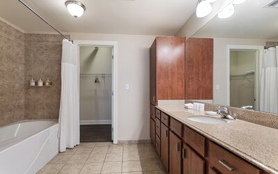 Spacious Modern Condos near French Quarter