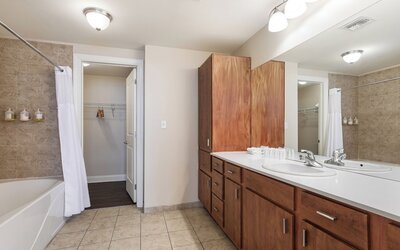 Spacious Modern Condos near French Quarter