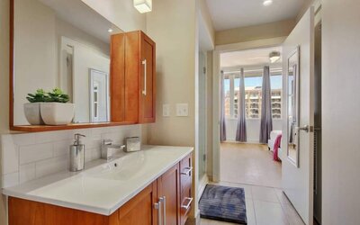 Spacious Modern Condos near French Quarter
