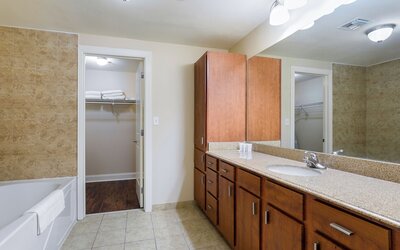 Spacious Modern Condos near French Quarter