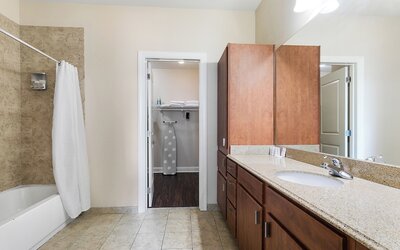 Spacious Modern Condos near French Quarter