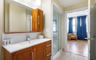 Spacious Modern Condos near French Quarter