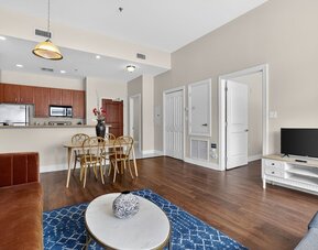Roami at Duncan Plaza