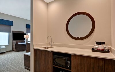 Hampton Inn & Suites Nashville Downtown Capitol View
