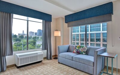 Hampton Inn & Suites Nashville Downtown Capitol View