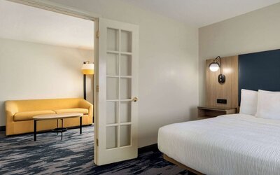 La Quinta Inn & Suites by Wyndham Austin Southwest