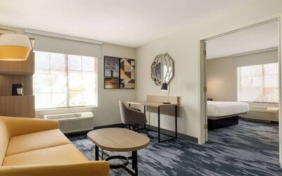 La Quinta Inn & Suites by Wyndham Austin Southwest