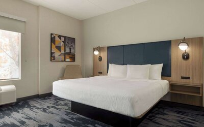 La Quinta Inn & Suites by Wyndham Austin Southwest