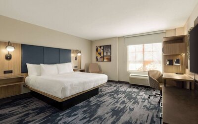 La Quinta Inn & Suites by Wyndham Austin Southwest
