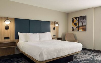 La Quinta Inn & Suites by Wyndham Austin Southwest