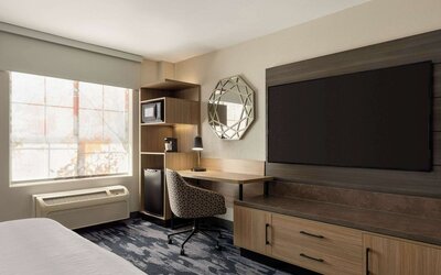 La Quinta Inn & Suites by Wyndham Austin Southwest