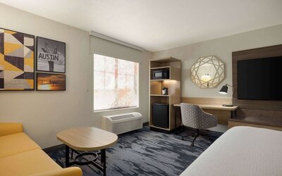 La Quinta Inn & Suites by Wyndham Austin Southwest