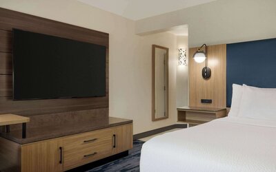 La Quinta Inn & Suites by Wyndham Austin Southwest