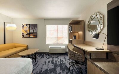 La Quinta Inn & Suites by Wyndham Austin Southwest
