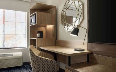 La Quinta Inn & Suites by Wyndham Austin Southwest