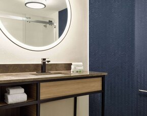 La Quinta Inn & Suites by Wyndham Austin Southwest