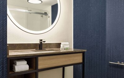 La Quinta Inn & Suites by Wyndham Austin Southwest