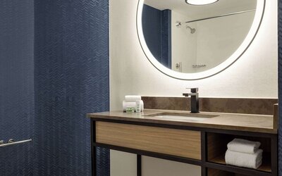 La Quinta Inn & Suites by Wyndham Austin Southwest