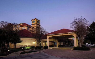 La Quinta Inn & Suites by Wyndham Austin Southwest