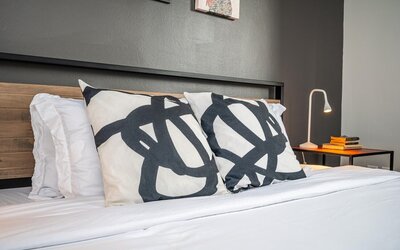 ATL Downtown 2BR with Free Parking Gym