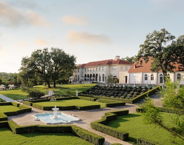 Commodore Perry Estate, Auberge Collection