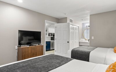 Stylish Buckhead Condo Your Urban Getaway in ATL