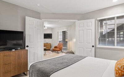 Stylish Buckhead Condo Your Urban Getaway in ATL