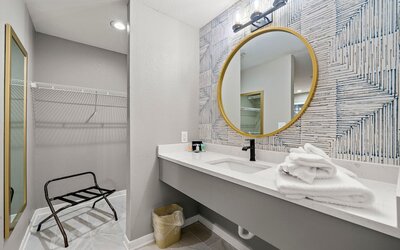 Stylish Buckhead Condo Your Urban Getaway in ATL
