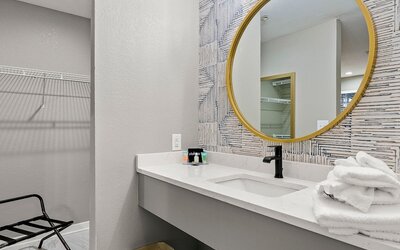 Stylish Buckhead Condo Your Urban Getaway in ATL