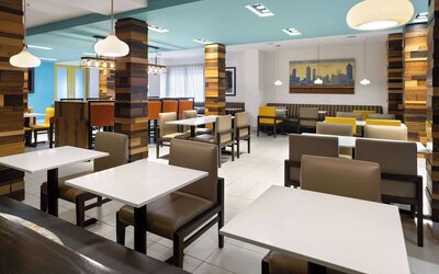 La Quinta Inn & Suites by Wyndham Atlanta Airport North