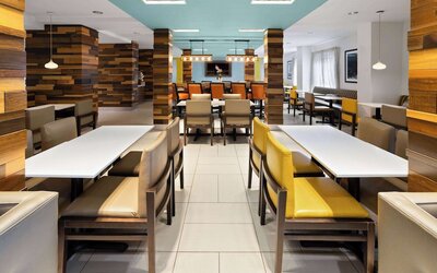 La Quinta Inn & Suites by Wyndham Atlanta Airport North
