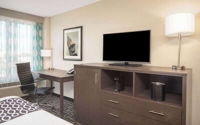 La Quinta Inn & Suites by Wyndham Atlanta Airport North