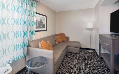 La Quinta Inn & Suites by Wyndham Atlanta Airport North