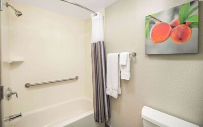 La Quinta Inn & Suites by Wyndham Atlanta Airport North