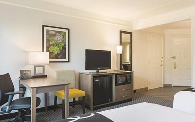 La Quinta Inn & Suites by Wyndham Atlanta Perimeter Medical