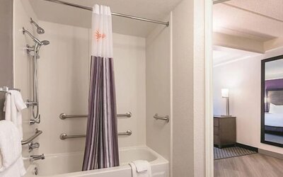 La Quinta Inn & Suites by Wyndham Atlanta Perimeter Medical