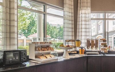La Quinta Inn & Suites by Wyndham Atlanta Perimeter Medical