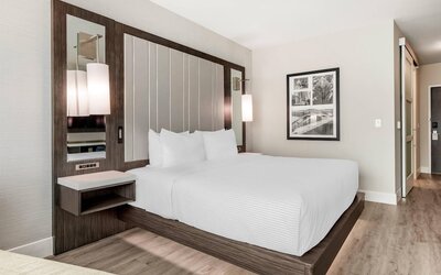 Cambria Hotel Austin Uptown Near The Domain