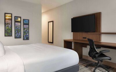 La Quinta Inn & Suites By Wyndham Austin South
