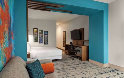 La Quinta Inn & Suites By Wyndham Austin South