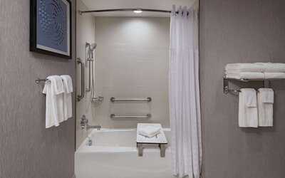 Hyatt Place Austin / Lake Travis / Four Points