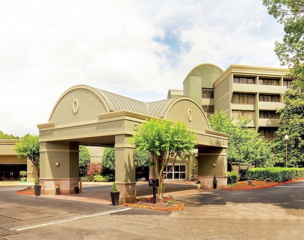 DoubleTree by Hilton Atlanta Windy Hill Ballpark