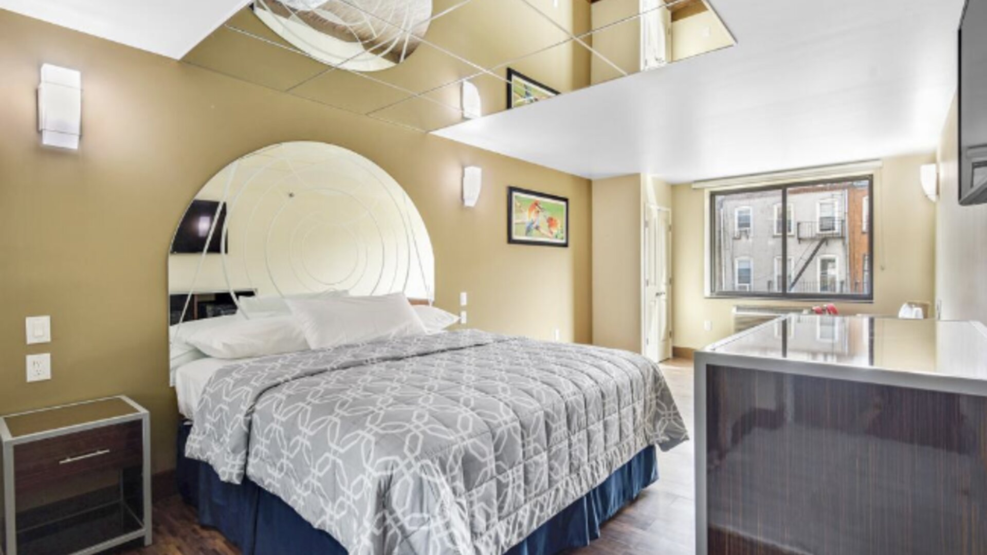 Brooklyn Broadway Hotel